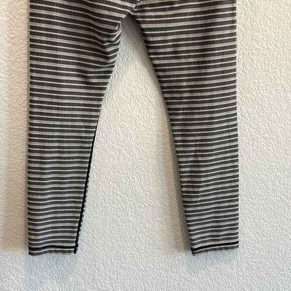 Zyia Active Black White Stripe Aztec Adrenaline 7/8 24" Leggings Size 6-8 - Picture 7 of 9